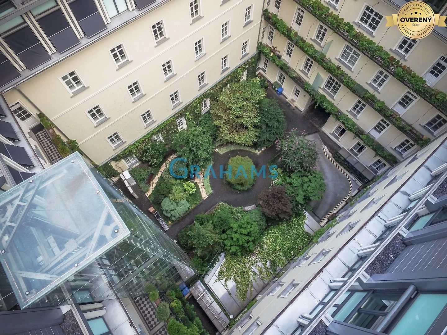 Výnimočná 4-izbová rezidencia 268 m² v Paláci Motešických, súkromná pavlač, garážové parkovanie a prémiová adresa v centre Bratislavy