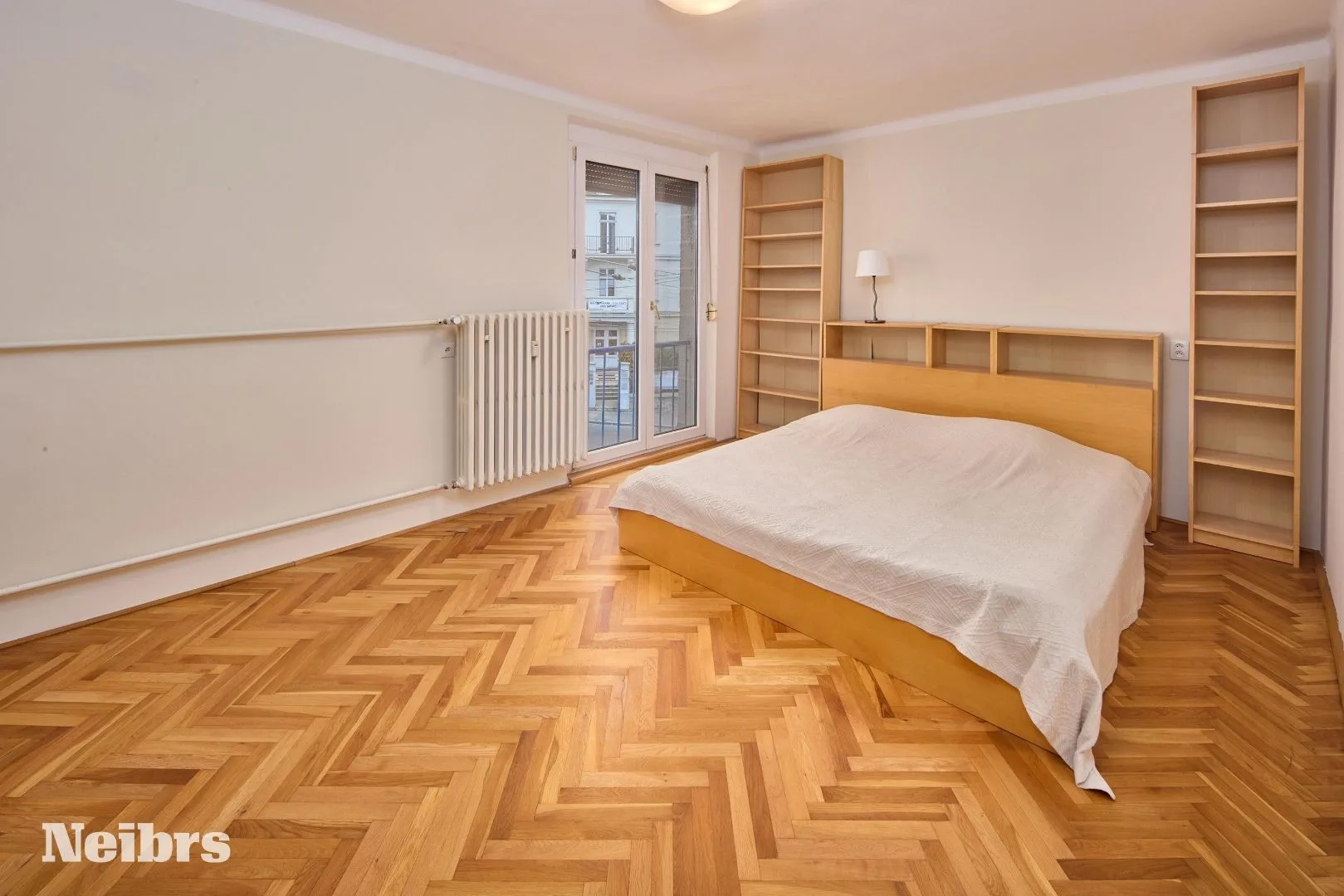 Neibrs | Na prenájom 2i zariadený byt s výťahom, 5m2 balkónom, špajzou, parkovaním, Palisády, Staré mesto Bratislava I