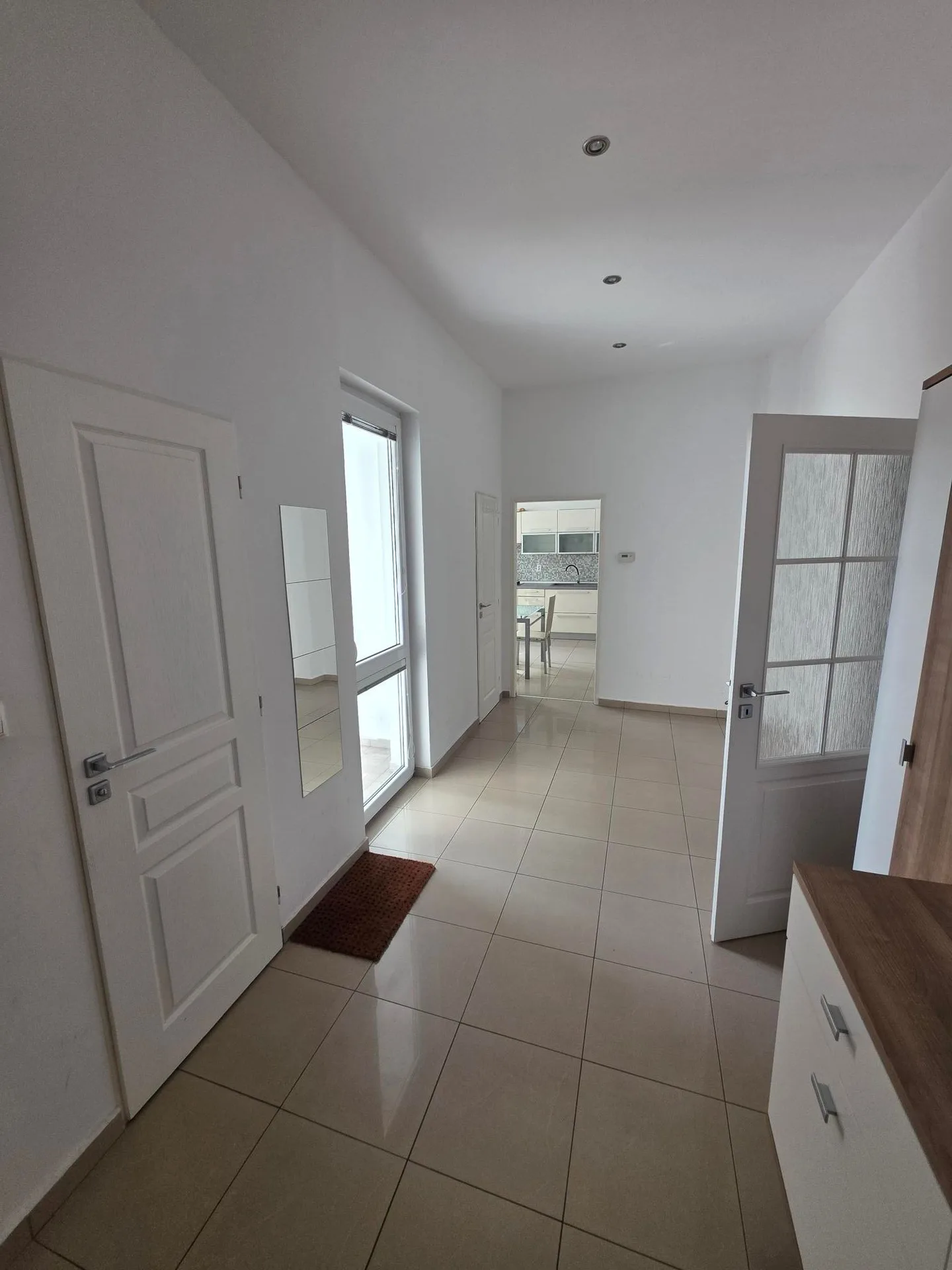 PRIESTRANNÝ 3-IZBOVÝ BYT NA PRENÁJOM – KOLLÁROVO NÁM., BRATISLAVA