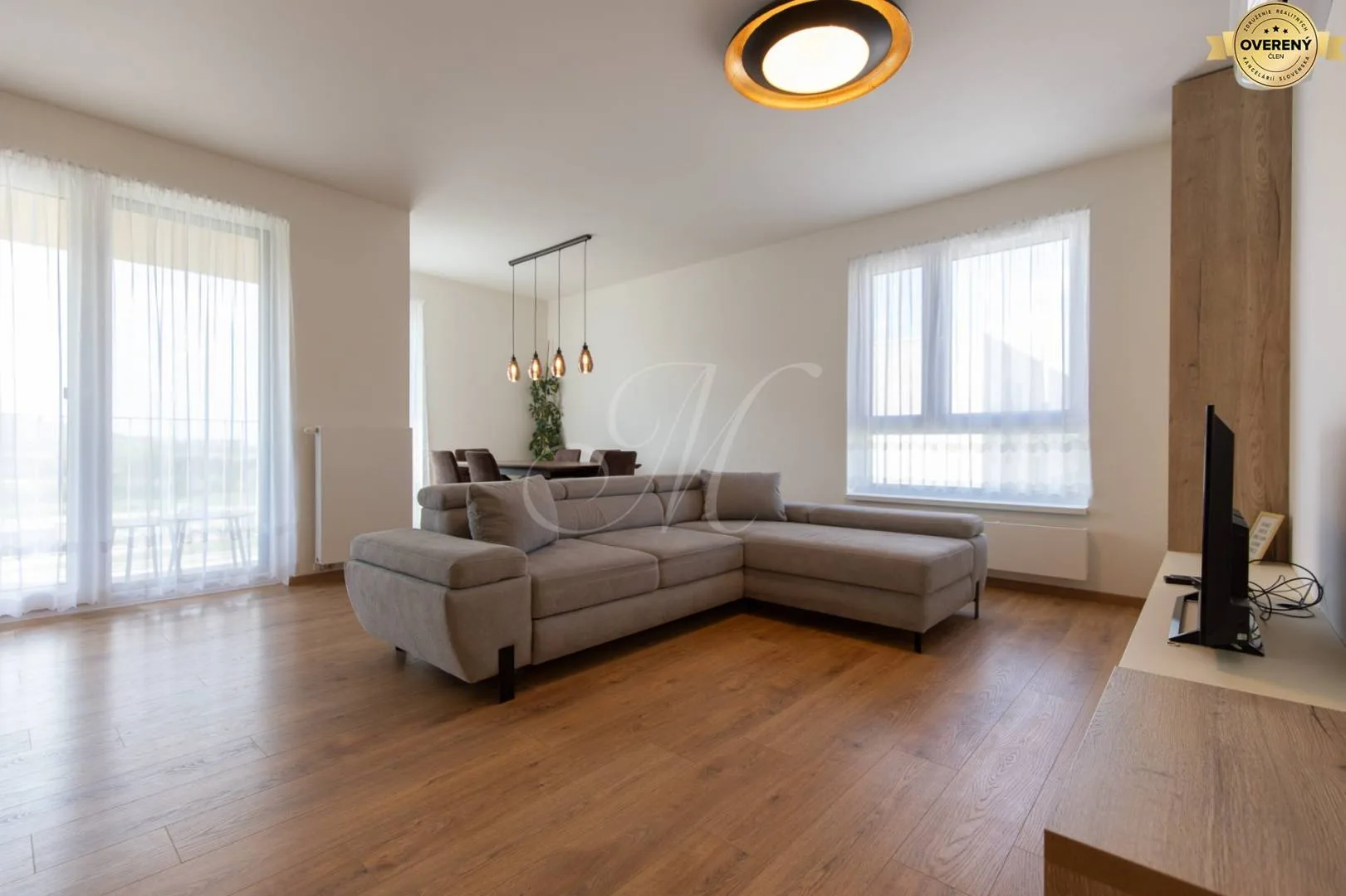 METROPOLITAN │Slnečný 3-izbový byt s loggiou a parkovaním, Bory