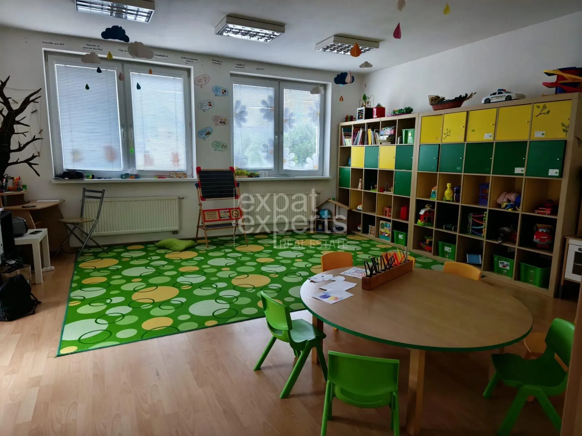 Priestranný 7i RD 215m2, vhodný na podnikanie, uzavretý dvor, parkovisko