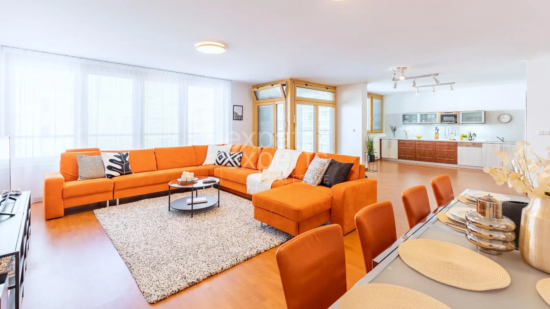 Nadštandardný 4i byt 152m2, s A/C, balkónom a parkovaním, ROZADOL