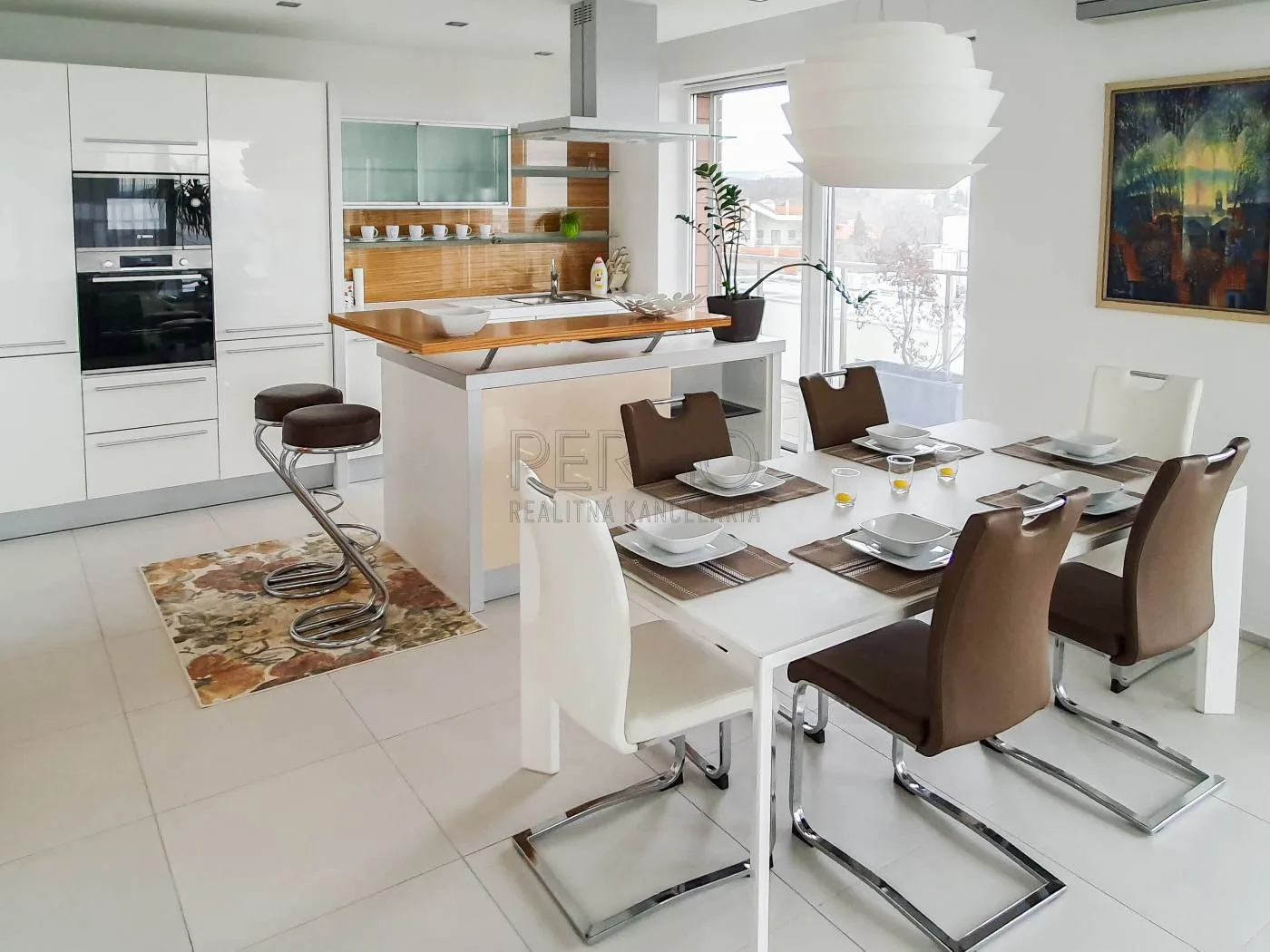 PERGO - Slnečný 4-izbový penthouse na ulici Pod Vachmajstrom s výhľadom na mesto