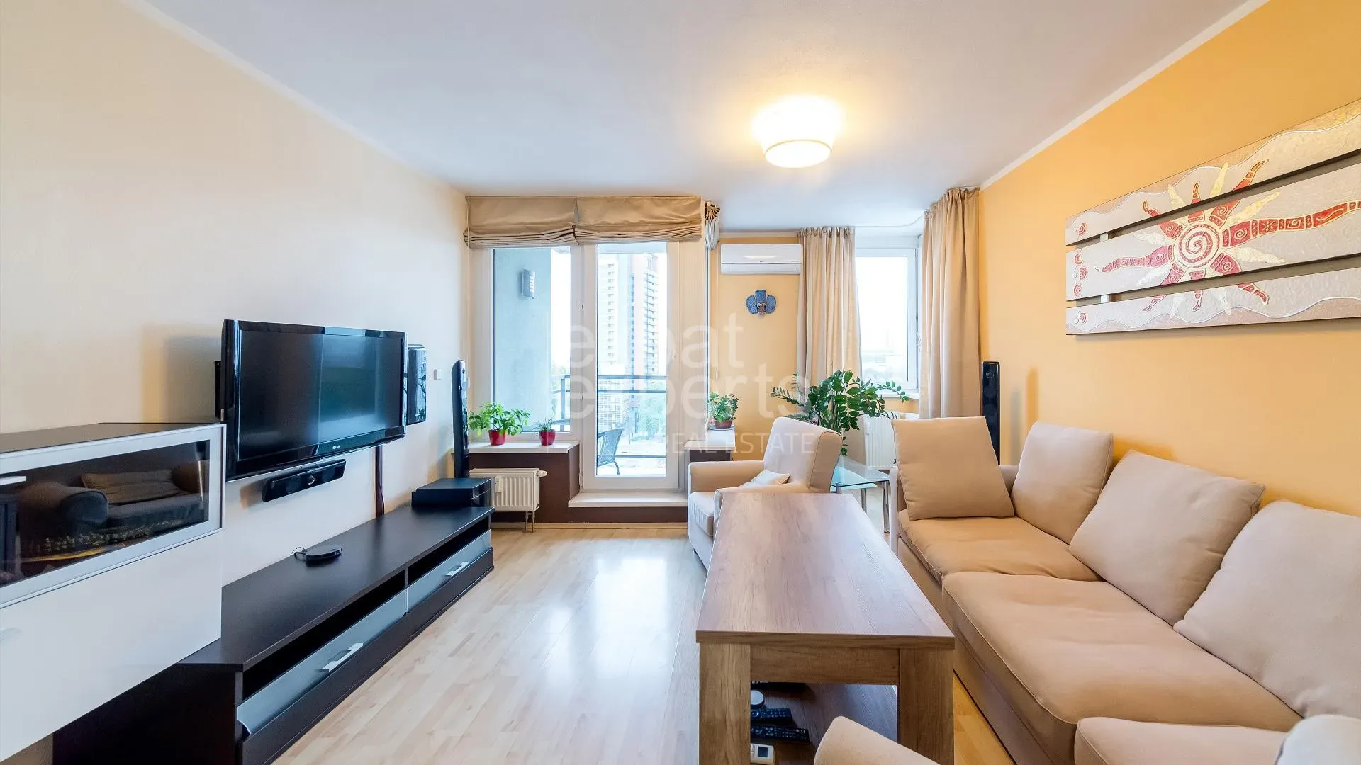 Slnečný, príjemný 2i byt 62m2, s A/C, lodžiou a 2x parkovaním, UNIVERSO