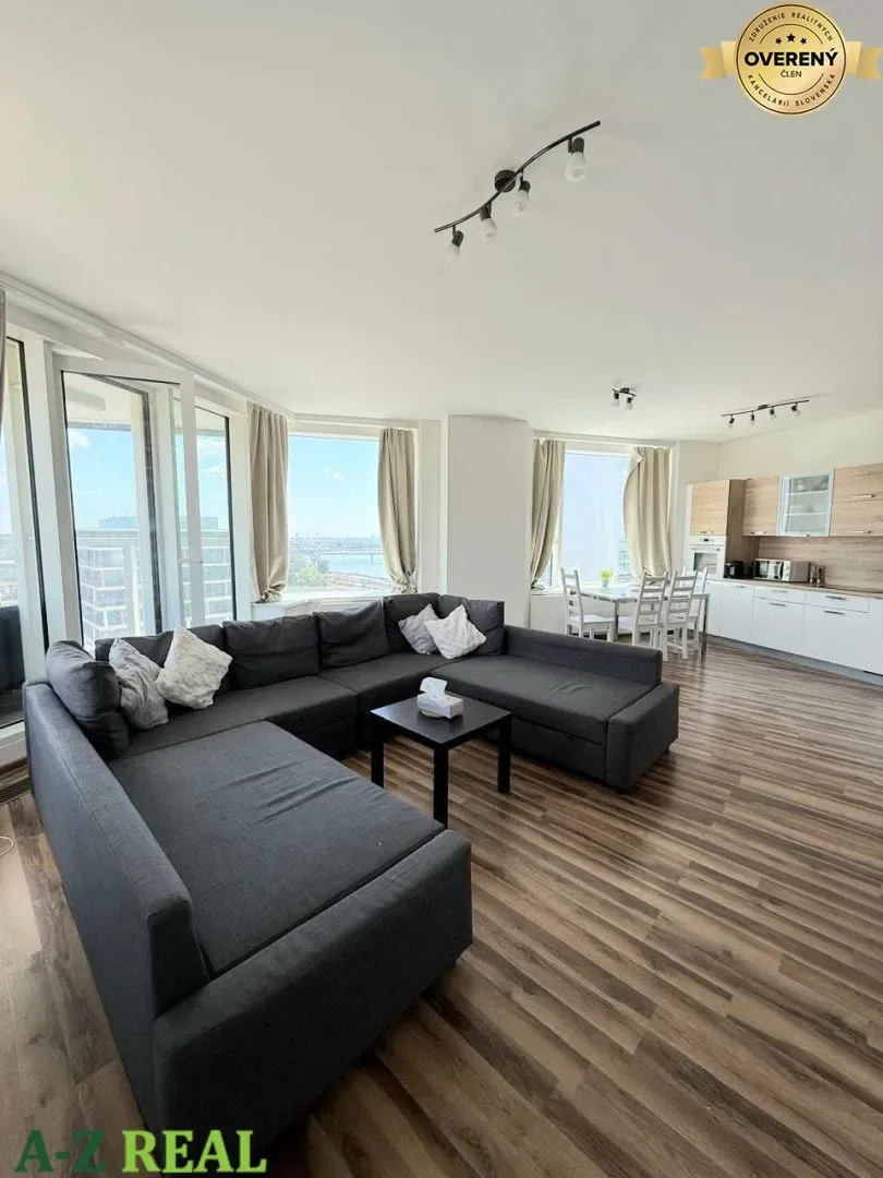 Na prenájom luxusný 3 izb. byt s garážou v Panorama City, Staré Mesto.