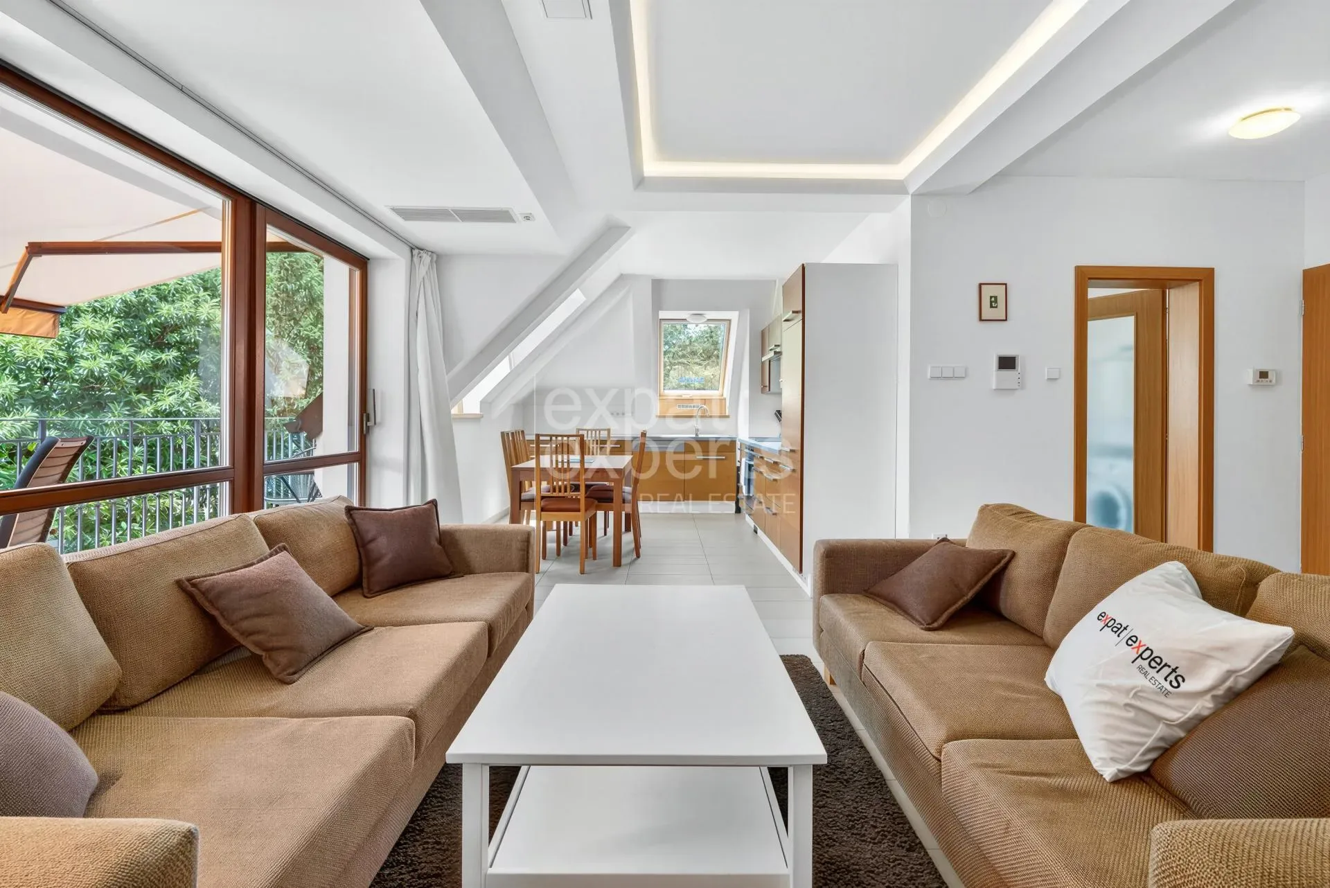 Výnimočný 5i mezonet 140m2, vo vile pod Slavínom, veľká záhrada, A/C