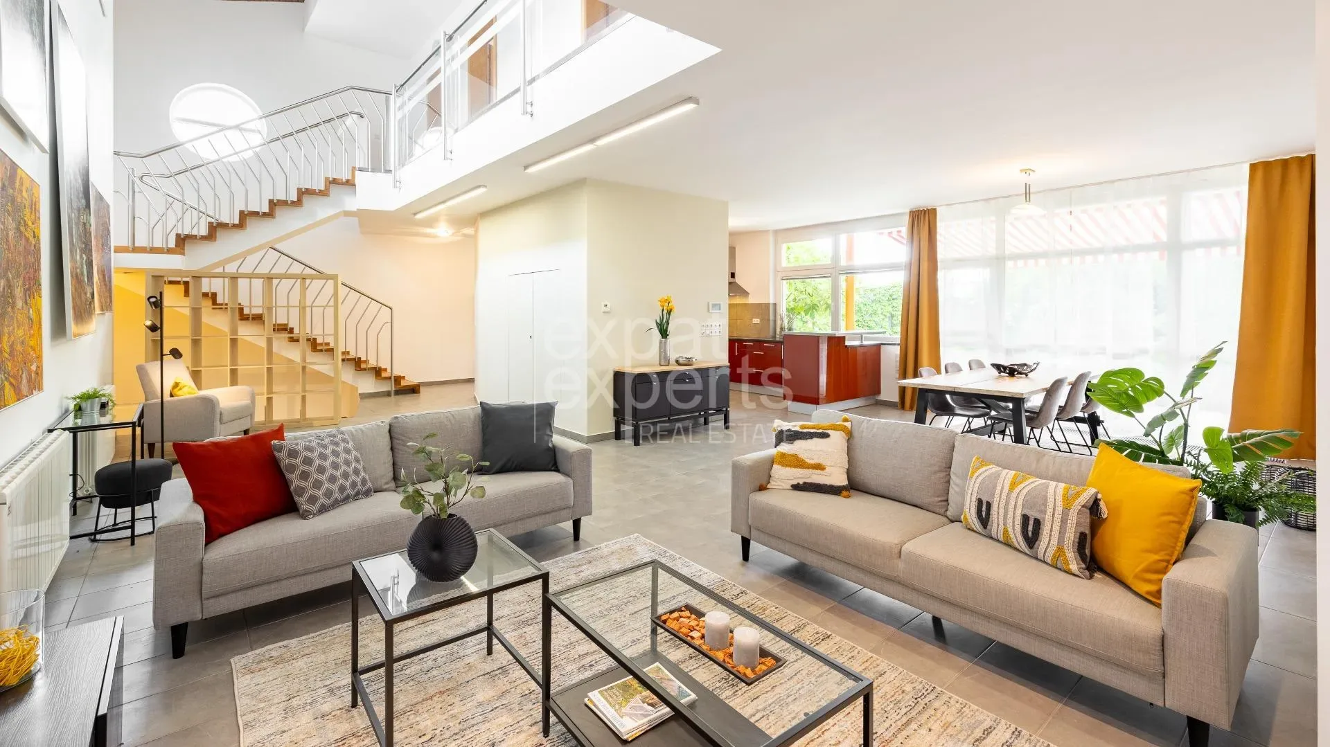 Moderný zariadený 6i RD 246 m2, s krbom, terasou, garážou a záhradou