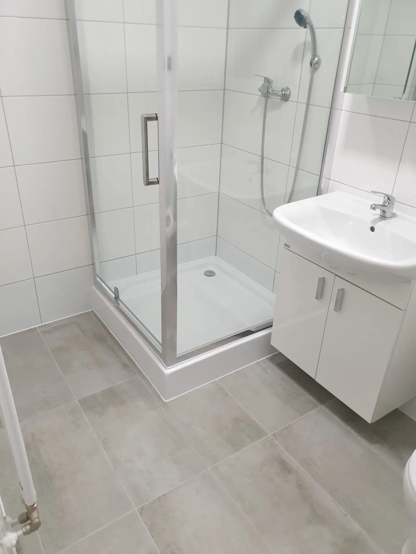DRW / NOVOSTAVBA .. BALKÓN .. 595,- VRÁTANE ENERGIÍ, WIFI, KTV ... KLÍMA ... BLÍZO CENTRA