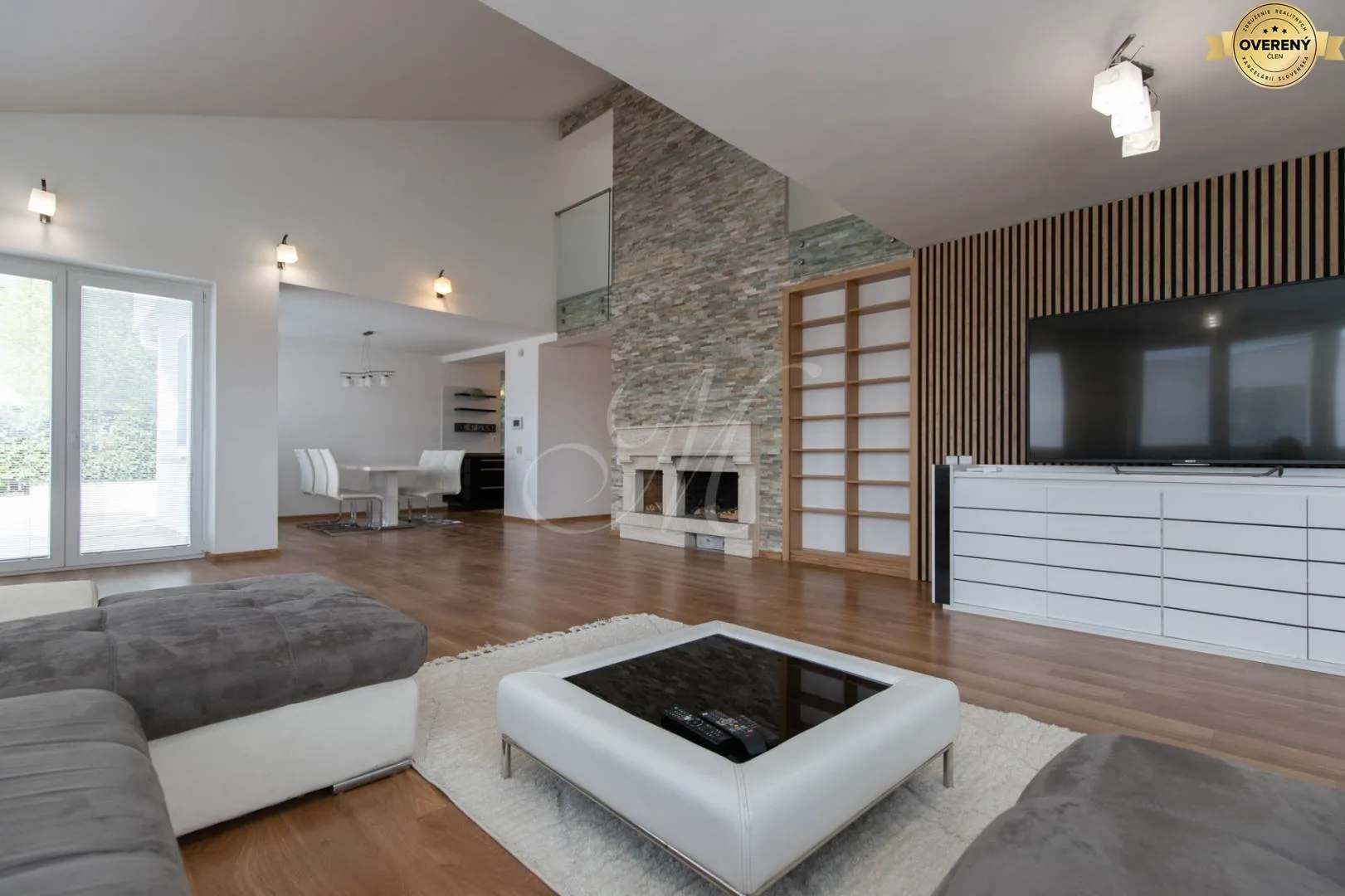 METROPOLITAN │ Priestranný 8-izbový byt s parkovaním, Jarovce