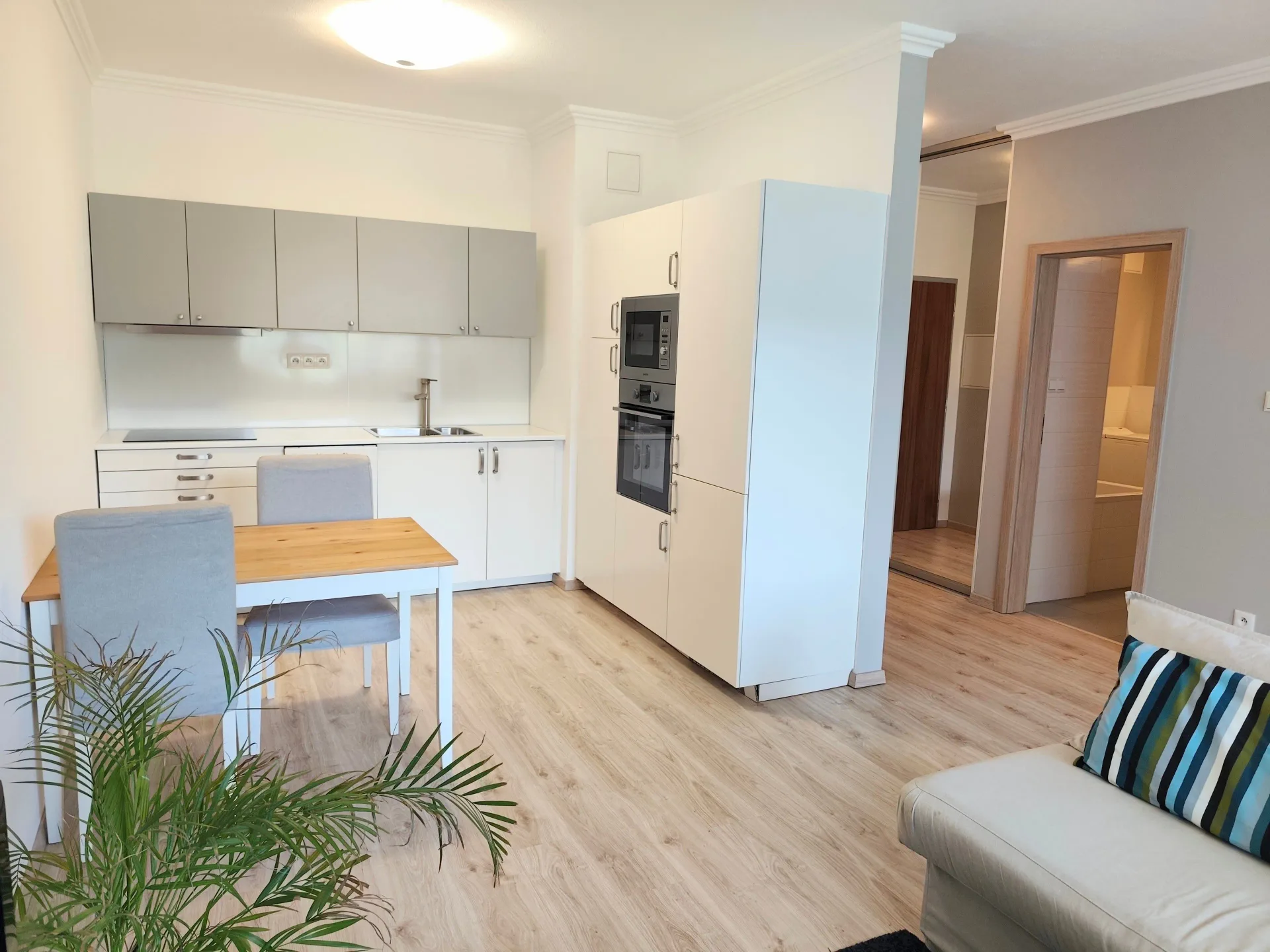 REZERVOVANÝ Bosákova, prenájom 2izb. byt, komplet zariadený, garáž