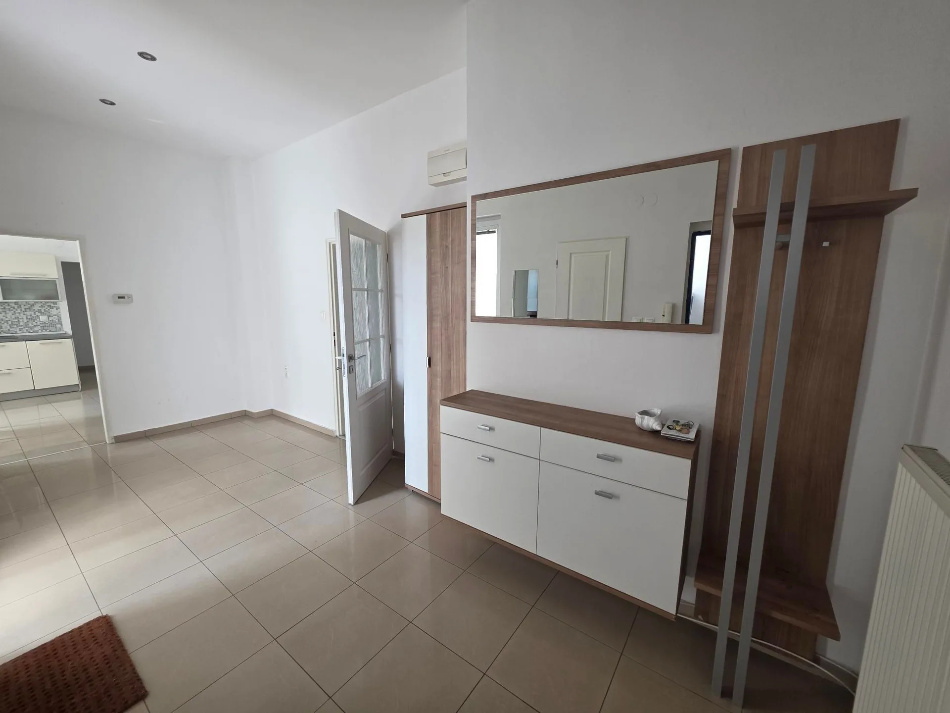 PRIESTRANNÝ 3-IZBOVÝ BYT NA PRENÁJOM – KOLLÁROVO NÁM., BRATISLAVA