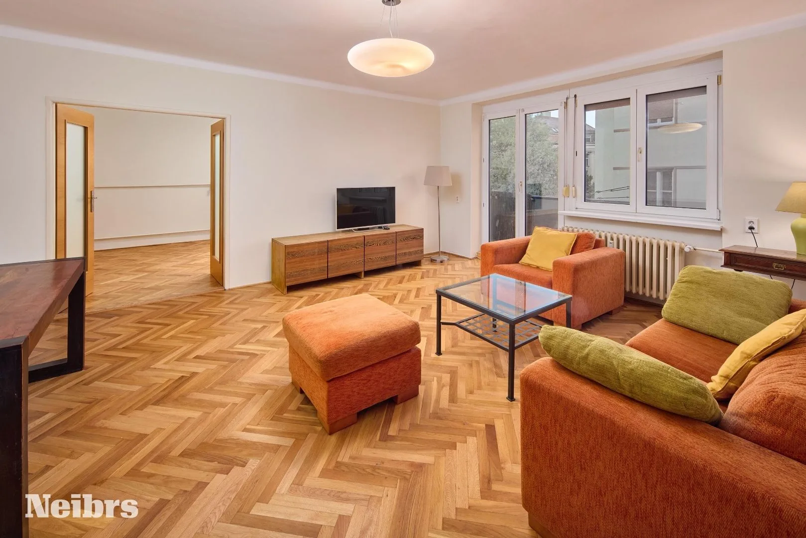 Neibrs | Na prenájom 2i zariadený byt s výťahom, 5m2 balkónom, špajzou, parkovaním, Palisády, Staré mesto Bratislava I