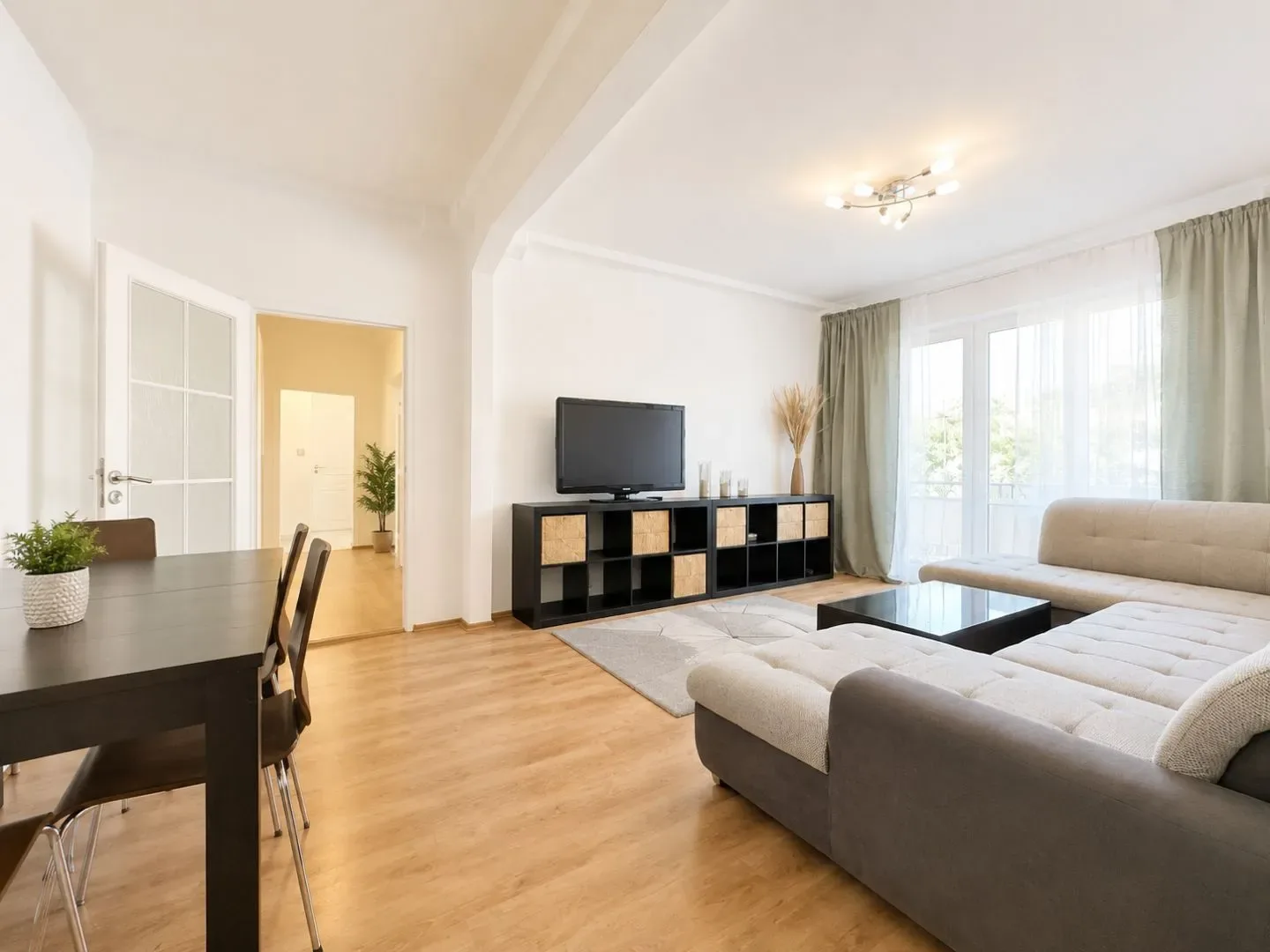 Priestranný 3-izbový byt s balkónom a lodžiou | 90 m² | Ružinov I