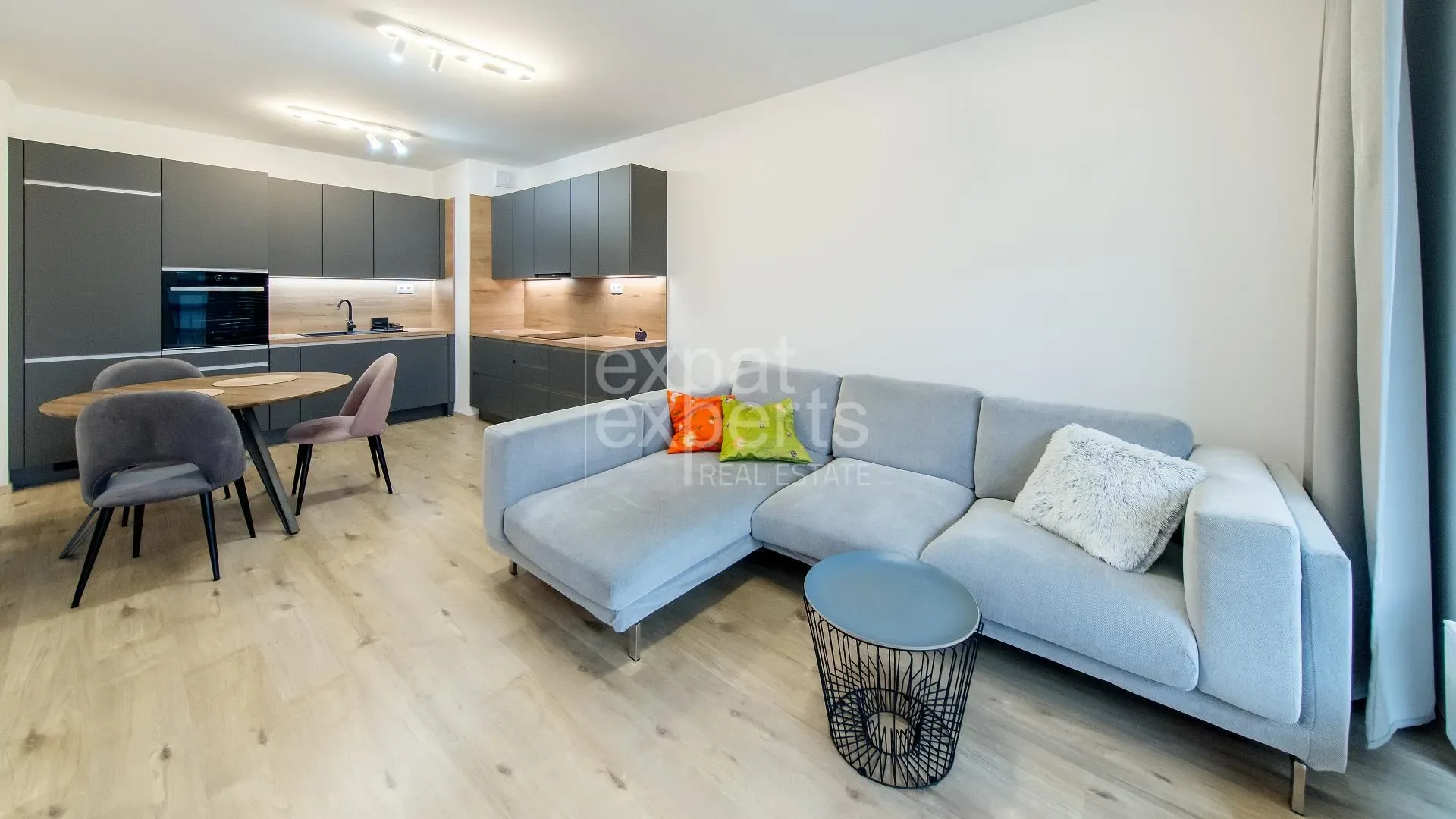 Moderný 2i byt 48m2,A/C, s lodžiou a parkovaním, SLNEČNICE VILADOMY
