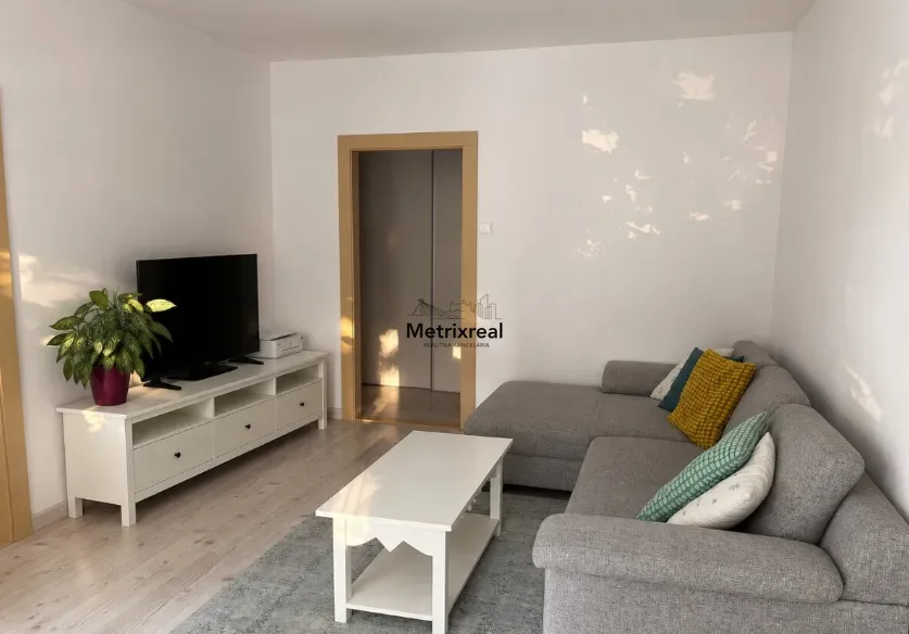 Štýlový a svetlý 3-izbový byt s veľkou lodžiou (10 m²) a výhľadom do parku – Dúbravka, Húščavova ul.