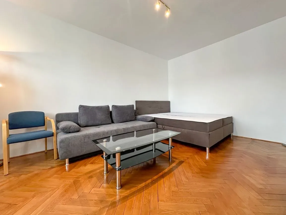1 izb. A. MRÁZA - pri hoteli Bratislava- kompletná rekonštrukcia- ihneď voľný