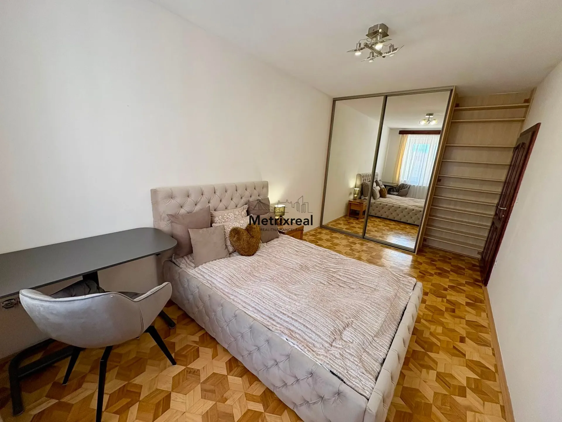 LUXUSNÝ 3-IZBOVÝ BYT S BALKÓNOM NA PRENÁJOM | ŠUSTEKOVA – PETRŽALKA