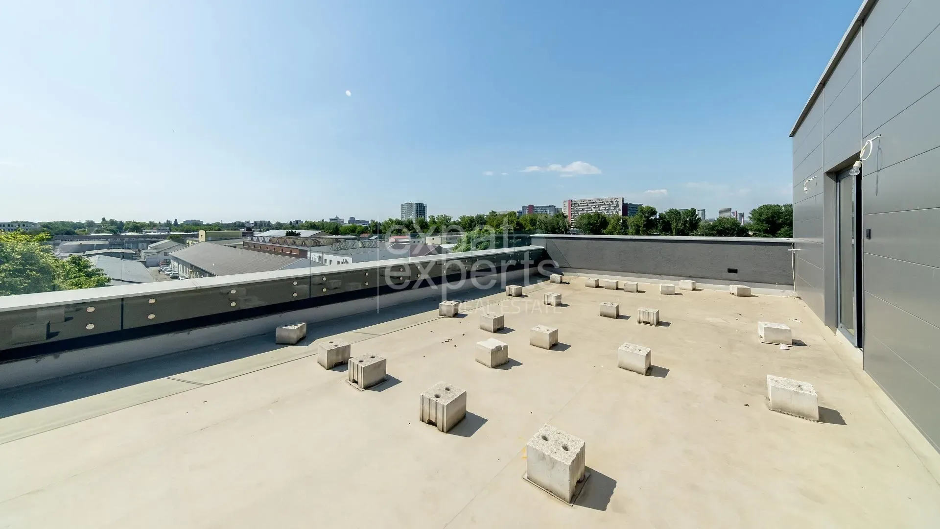 Slnečný služobný 1i byt 85m2, s priestrannou terasou 60m2 s výhľadom