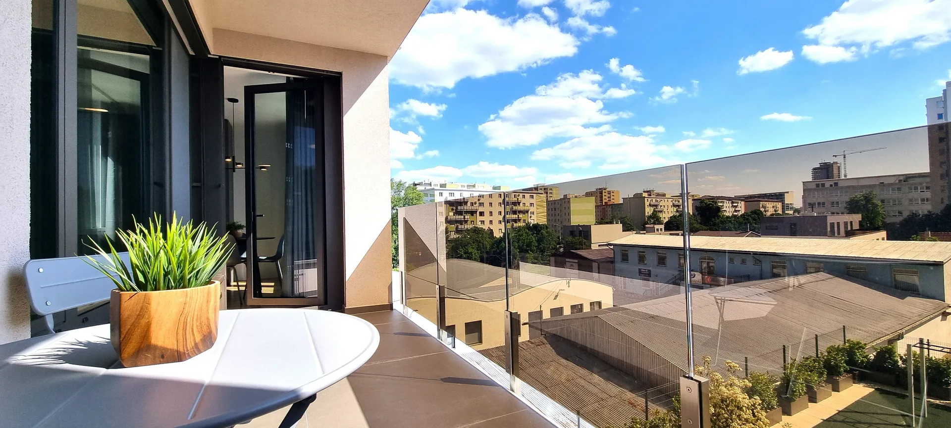 MODERNÝ KLIMATIZOVANÝ 3i. BYT S TERASOU 87,3m2 V NOVOSTAVBE / VARŠAVSKÁ ul. - BRATISLAVA III.