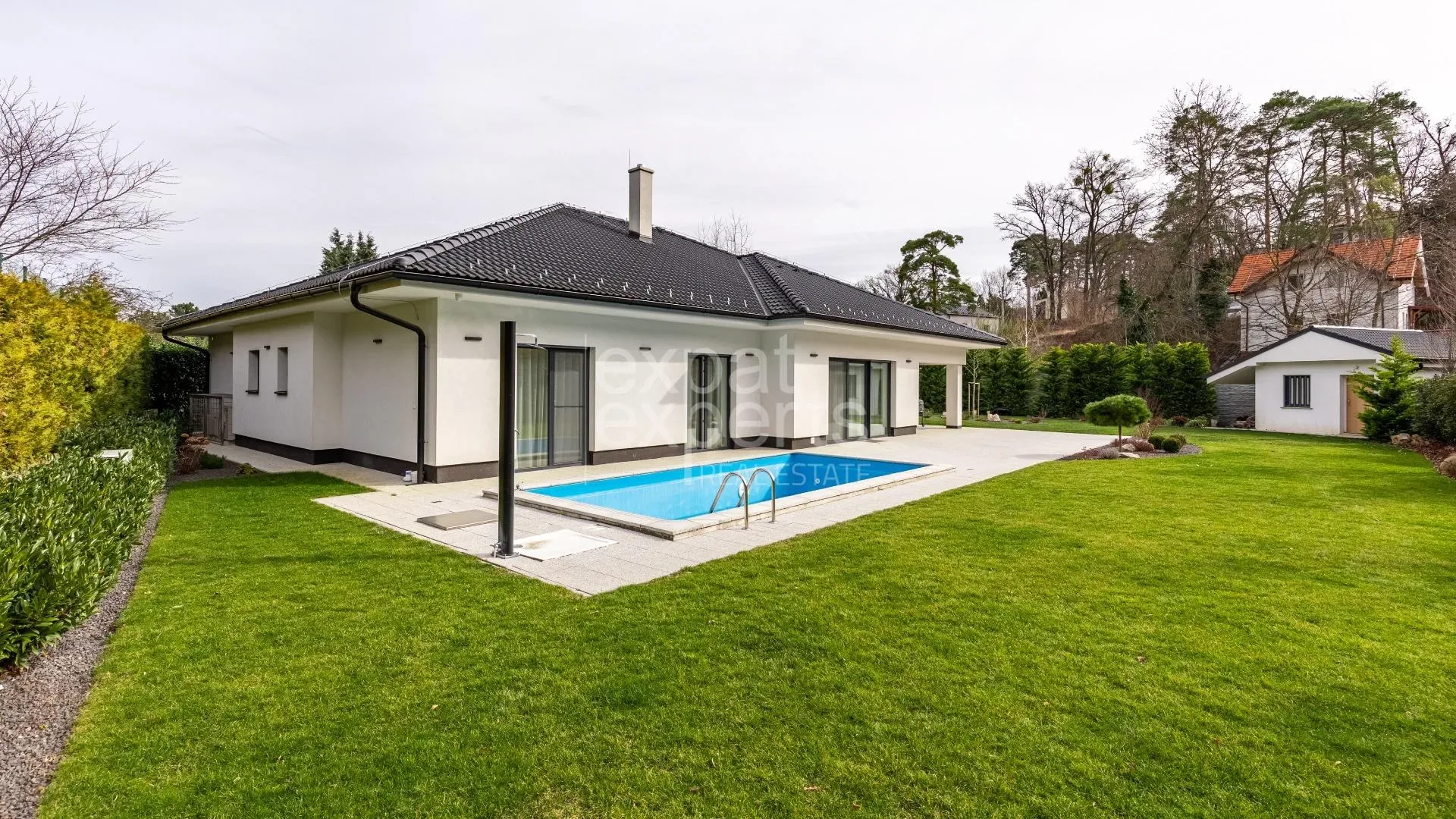 Výnimočná 4i vila 250 m2, s A/C, bazénom a príjemnou záhradou
