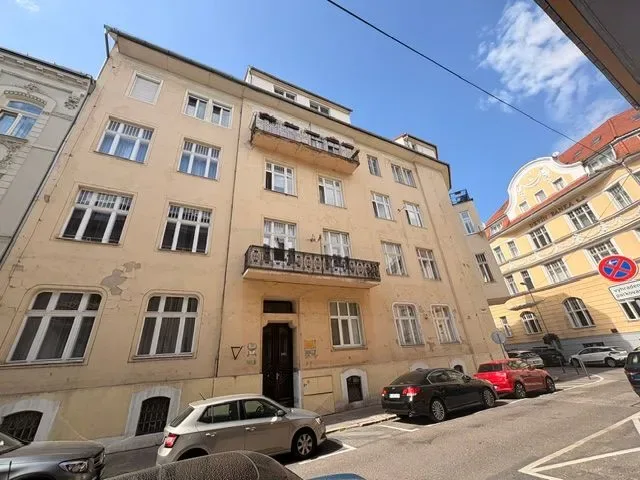 3-izbový byt v Starom Meste blízko Prezidentského paláca / 3-bedroom apartment near the Presidential Palace (BA - Old Town))