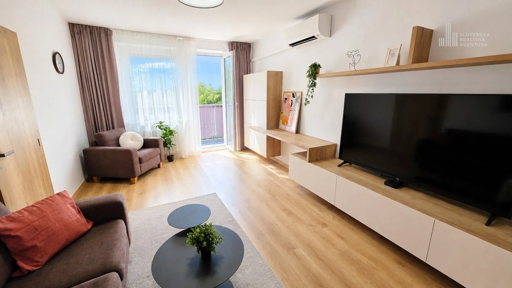 SRA | Slnečný 3-izbový byt po kompletnej rekonštrukcii – Rezedová ul., Bratislava