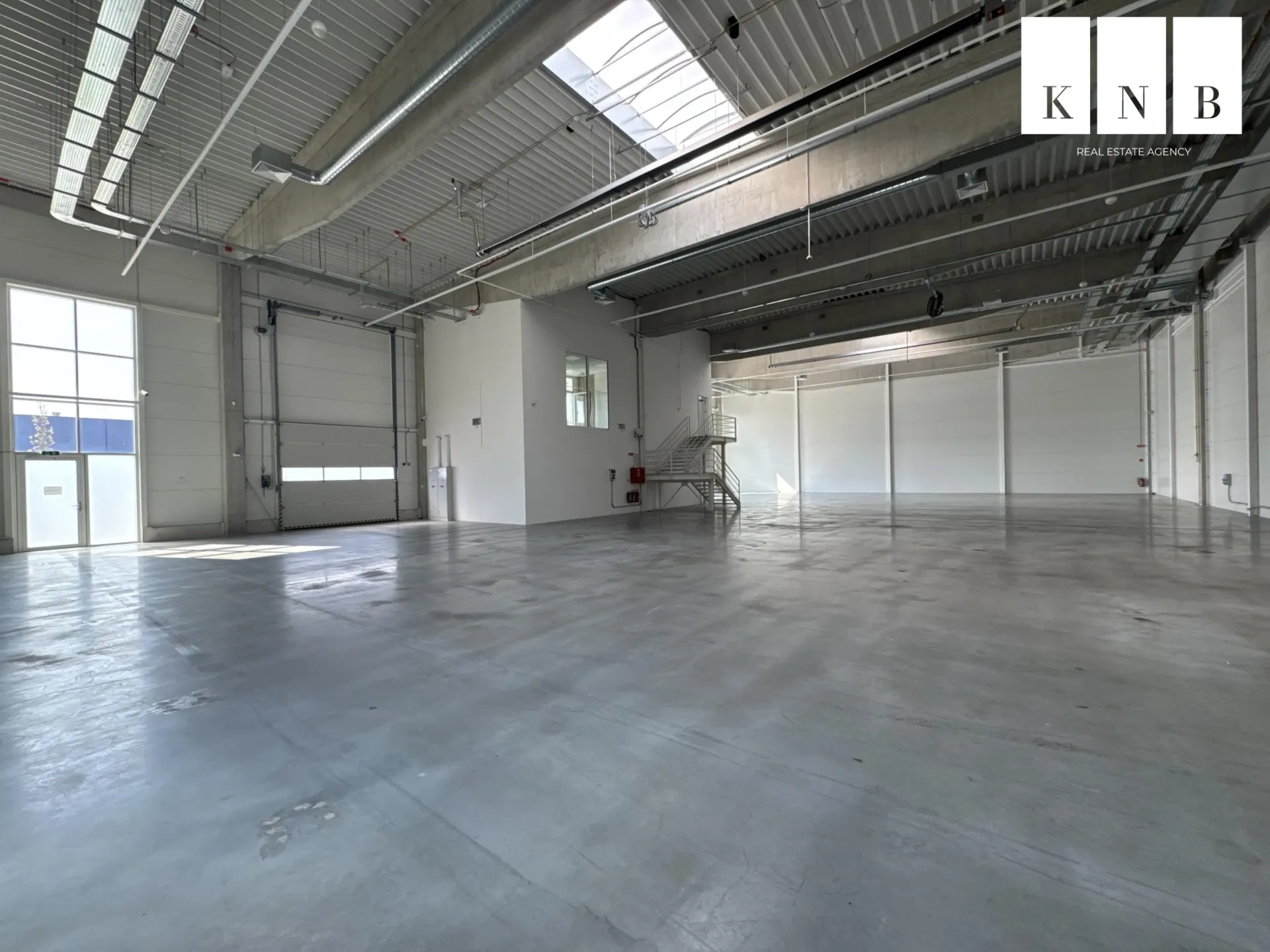 Prenájom výrobno-skladového priestoru 809 m² + kancelárie 161 m² v časti Bratislava Bory