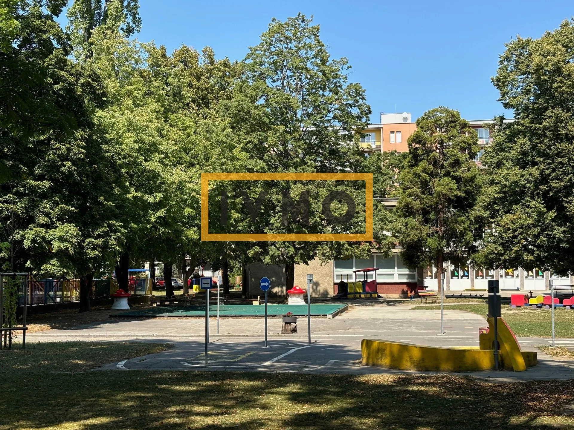 3i byt 82m2, Radarová ul., BA II Ružinov, neďaleko Štrkoveckého jazera, 5/6p. výťah, veľká loggia, pivnica, výhľad do parku, na skok do centra, TOP
