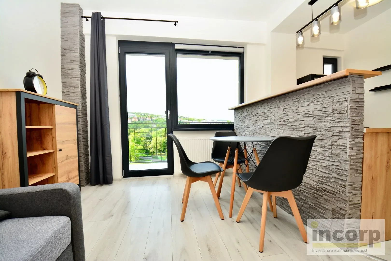 NOVÝ 2 IZB. BYT S BALKÓNOM A VÝHĽADOM NA ZELEŇ, RAČIANSKÉ MÝTO, MÝTNA / ŠANCOVÁ ULICA