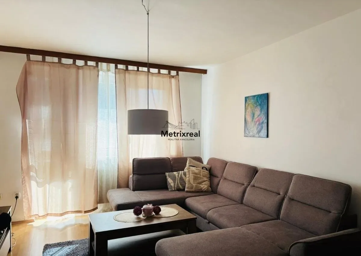 Priestranný 3-izbový byt pri Kamzíku (Pet-friendly, 1. poschodie, balkón na juh)