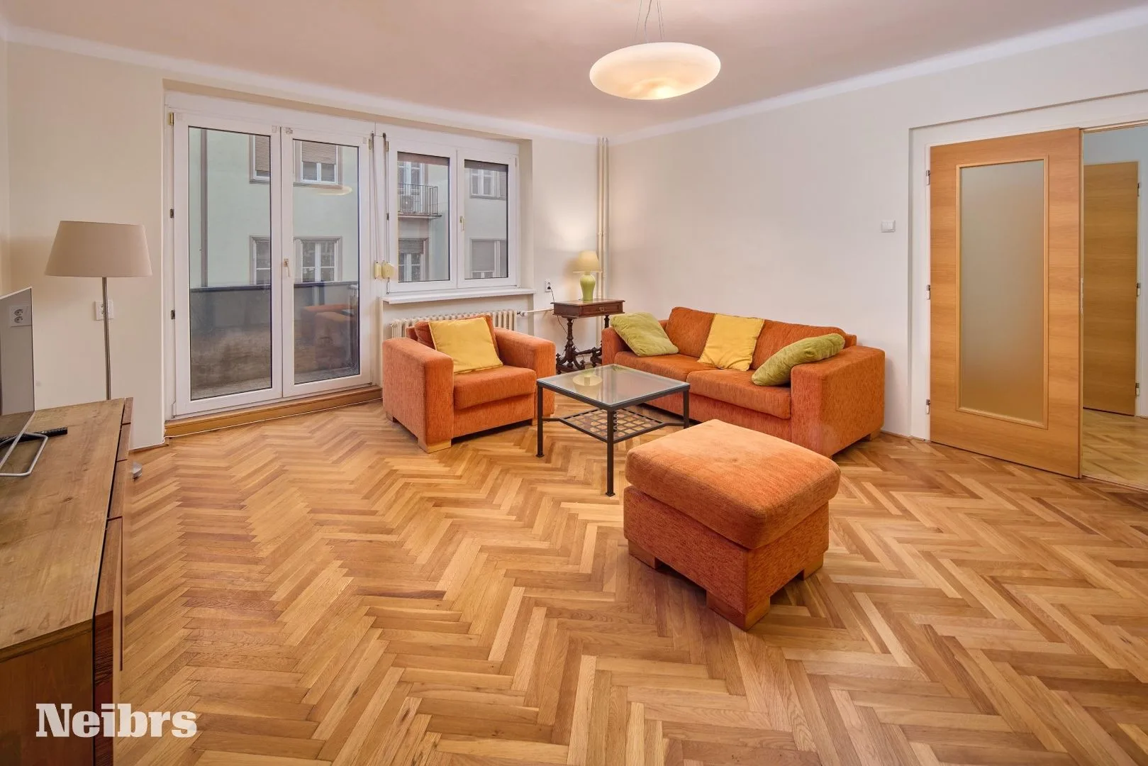 Neibrs | Na prenájom 2i zariadený byt s výťahom, 5m2 balkónom, špajzou, parkovaním, Palisády, Staré mesto Bratislava I