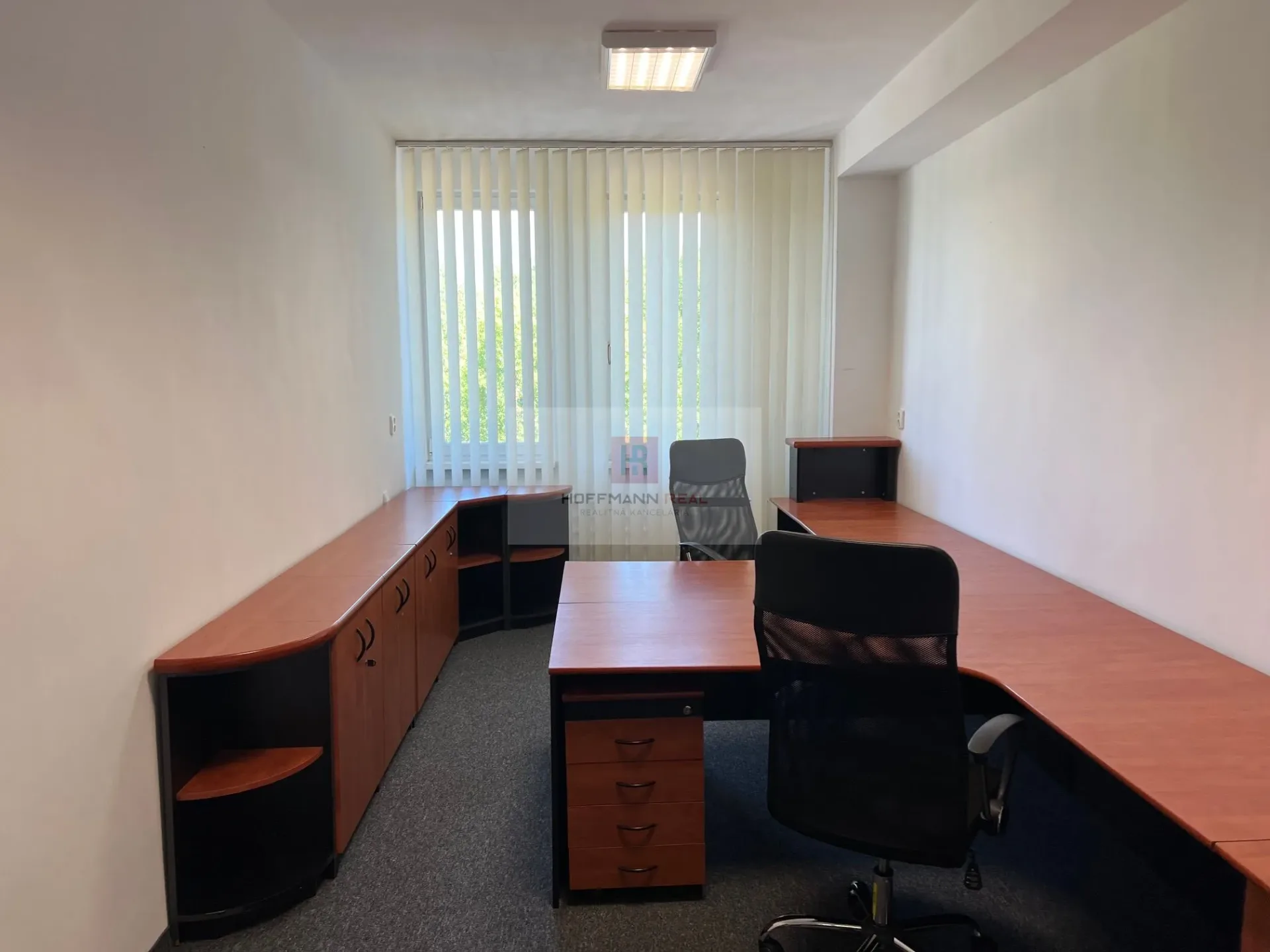 Kancelária 20 m2 na Studenej ul. pri Zlat. pieskoch (parkovanie v cene)