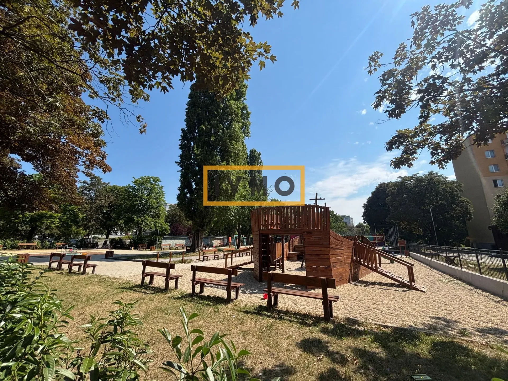 Príjemný 3i byt 76m, Haburská ul., BA II - Ružinov, v blízkosti Štrkoveckého jazera, kompletná RŠ, zeleň,na skok do centra, dobrá adresa, NADŠTANDARD