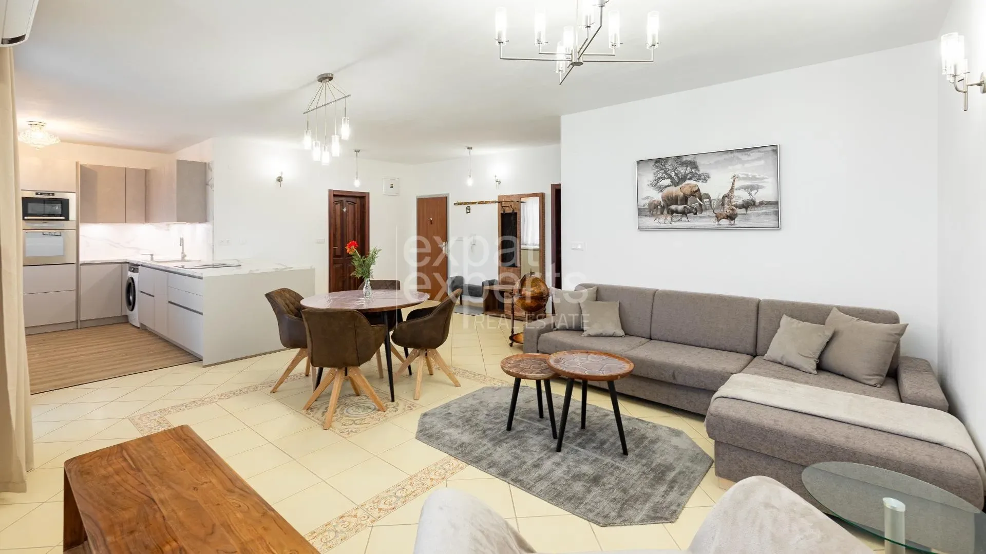 Nádherný 3i byt 80 m2, klimatizácia, s balkónom, dobrá lokalita
