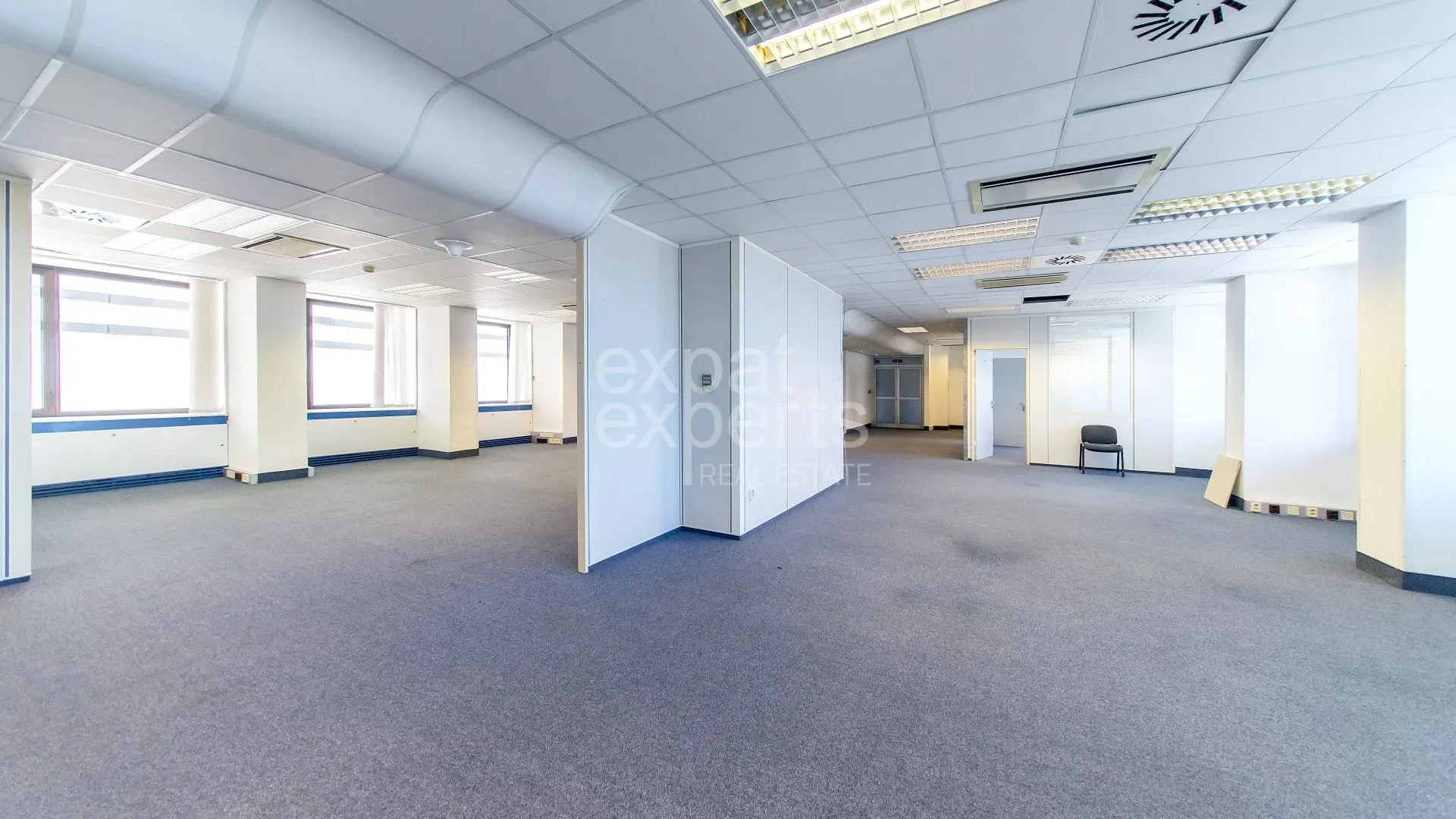 Kancelárie 310m2, možnosť úprav, parkovanie, INCHEBA TOWER