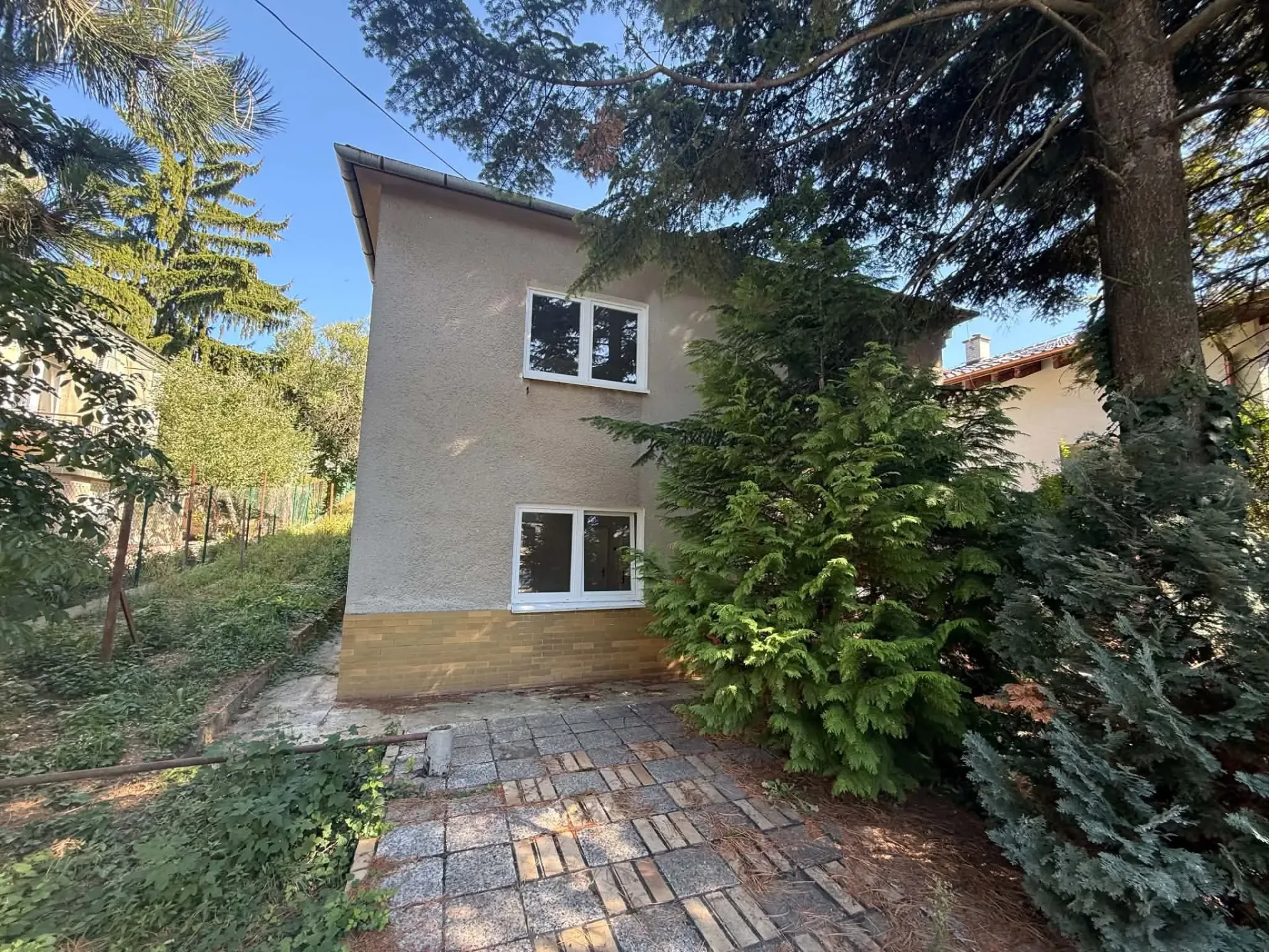 PRENÁJOM RODINNÉHO DOMU 140 m² SO ZÁHRADOU – LÍŠČIE ÚDOLIE, BRATISLAVA – KARLOVA VES