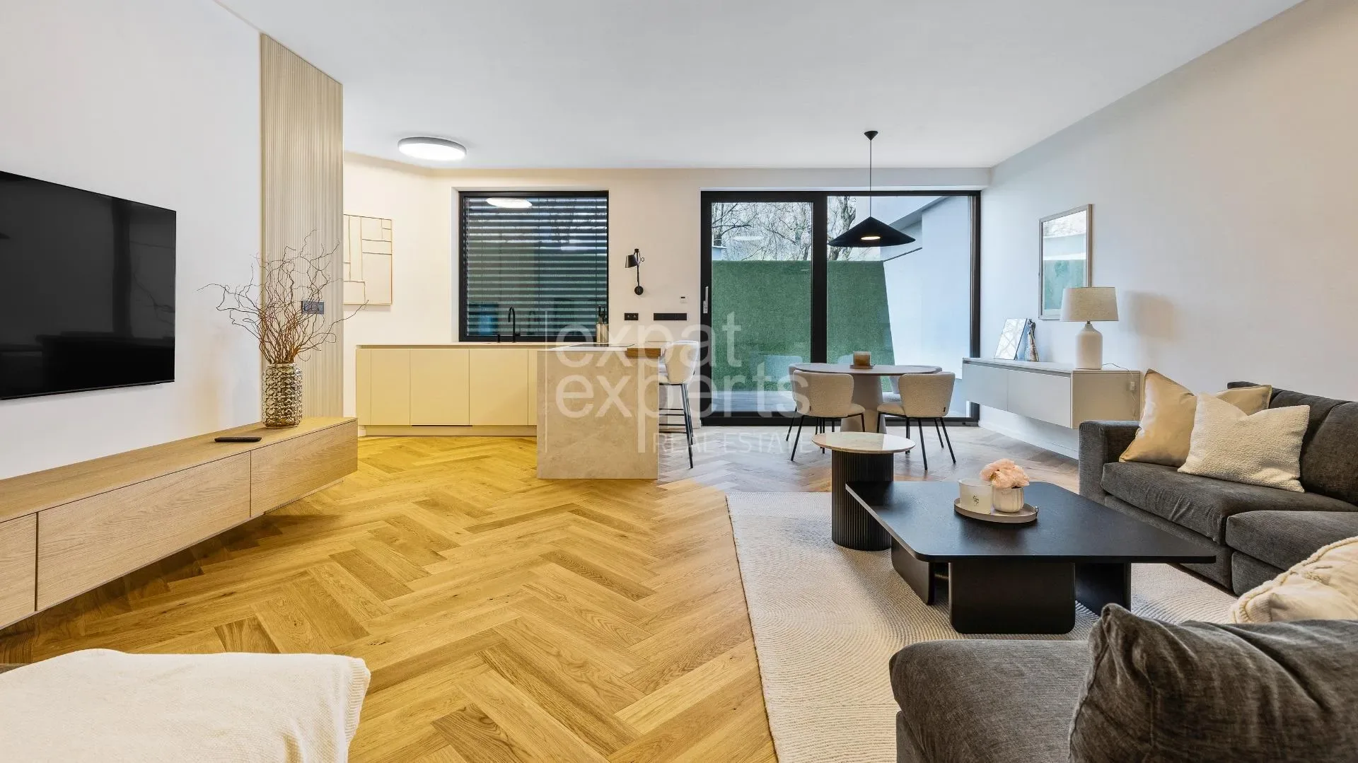 Výnimočný, dizajnový 4i mezonet 155m2, terasa, parkovanie, vo vile